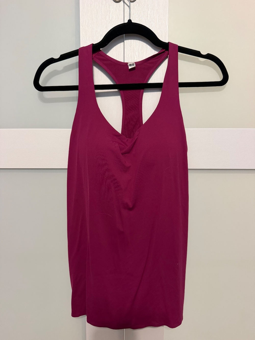 Uniqlo AIRism Racerback Built-In Bra Tank Top M